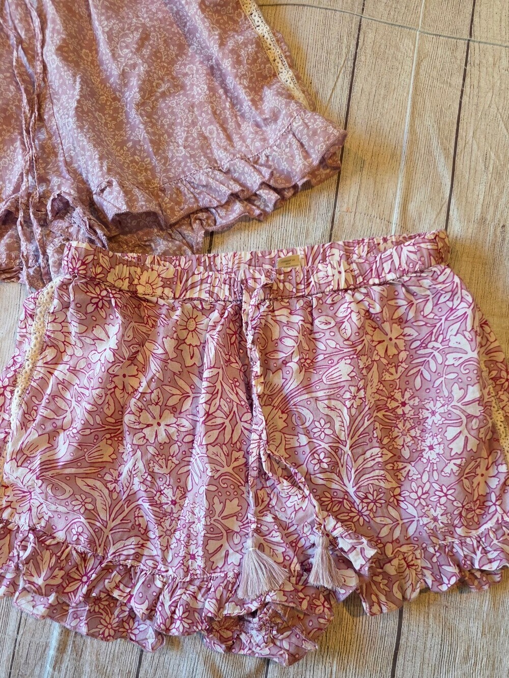 Rachel Ashwell Size Medium Lot of 2 Floral Ruffle 100% Cotton Lounge Shorts - Picture 2 of 8